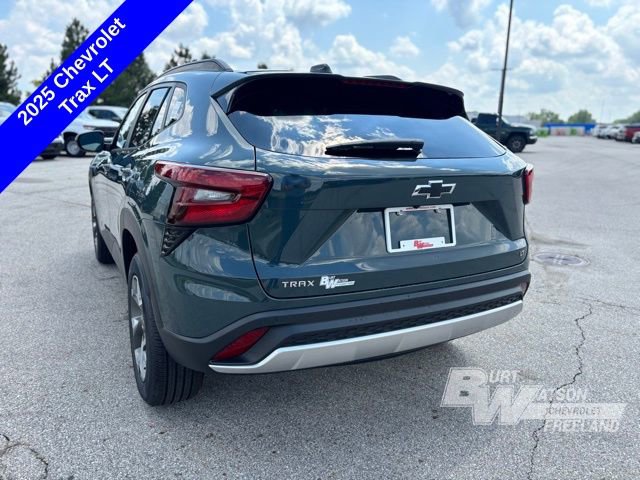 2025 Chevrolet Trax LT photo 3