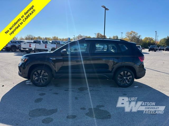 2022 Volkswagen Taos S photo 2