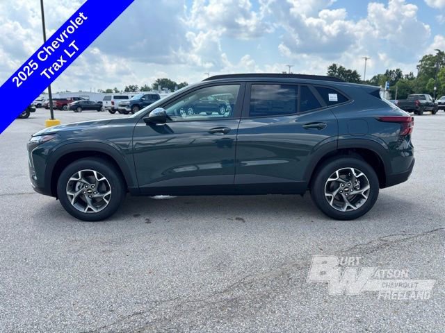 2025 Chevrolet Trax LT photo 2