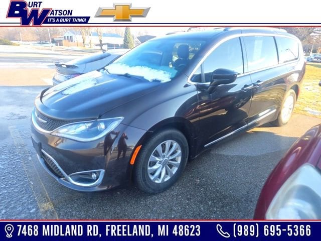 2017 Chrysler Pacifica Touring L's photo