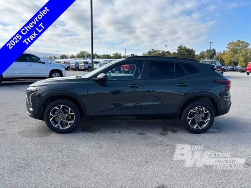 Used 2025 Chevrolet Trax LT SUV