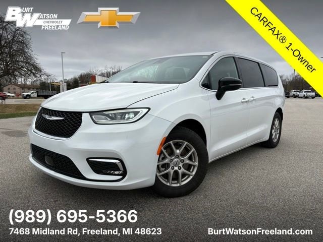 2025 Chrysler Pacifica Select's photo