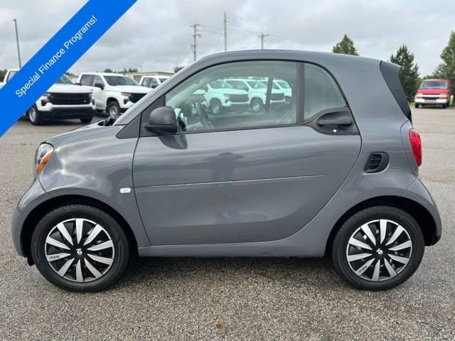 Used 2016 smart fortwo passion with VIN WMEFJ5DA9GK140023 for sale in Freeland, MI