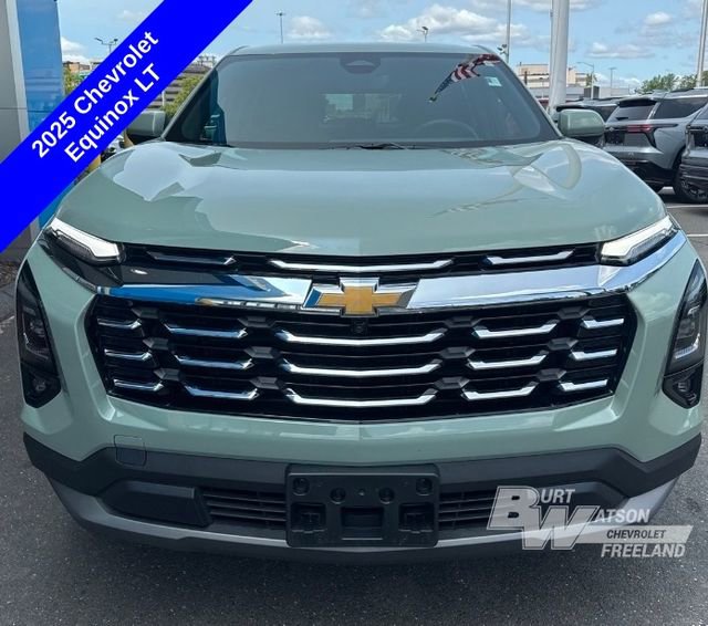 2025 Chevrolet Equinox LT photo 2