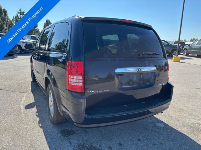 2010 Chrysler Town & Country Touring photo 3