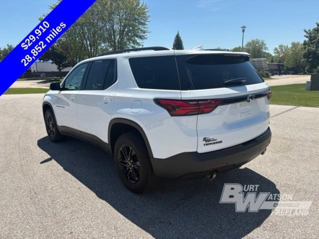 Used 2023 Chevrolet Traverse LT Cloth SUV
