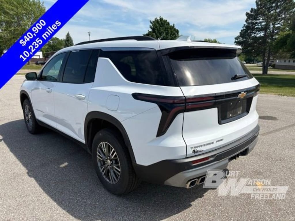 Used 2025 Chevrolet Traverse LT SUV