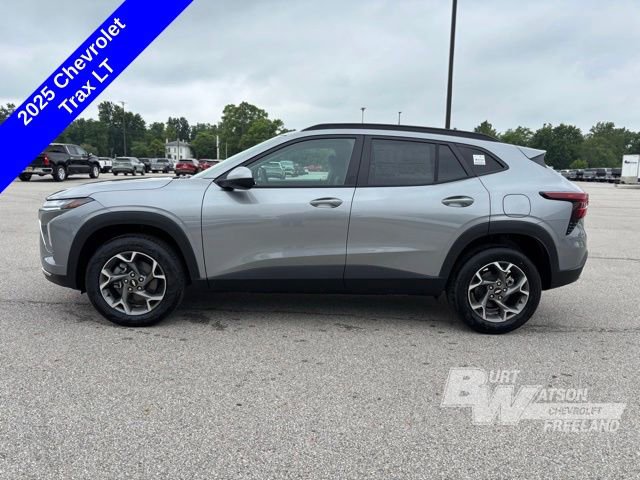 2025 Chevrolet Trax LT photo 2