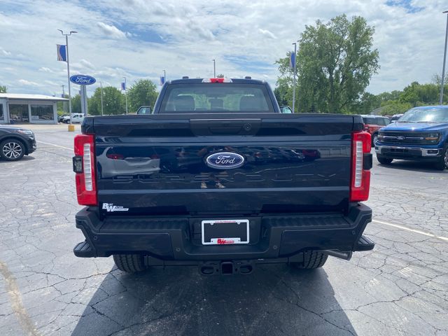 2025 Ford F-350 photo 4