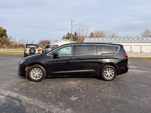 Used 2027 Chrysler Pacifica Select Van Passenger Van