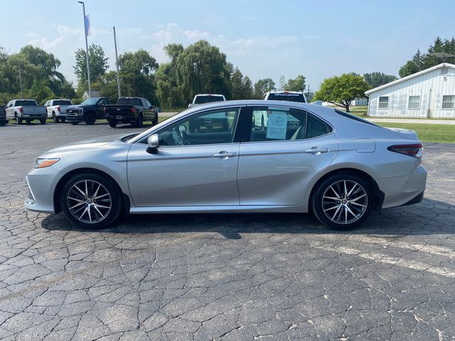 2022 Toyota Camry Hybrid XLE photo 2