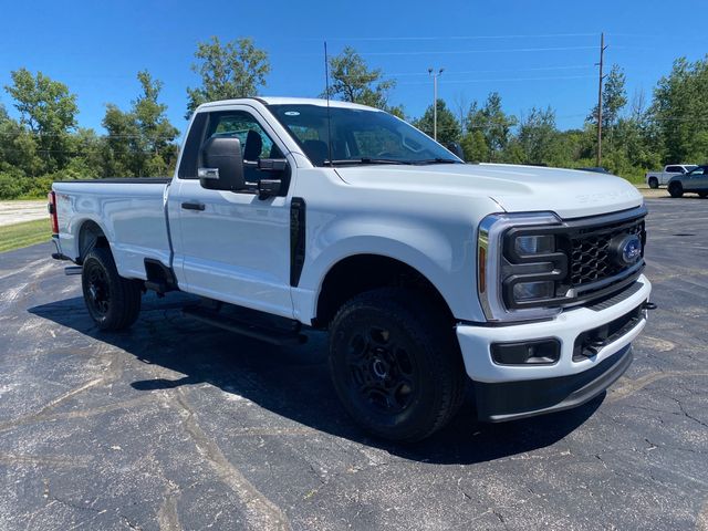 2025 Ford F-350 Super Duty XL - Photo 10