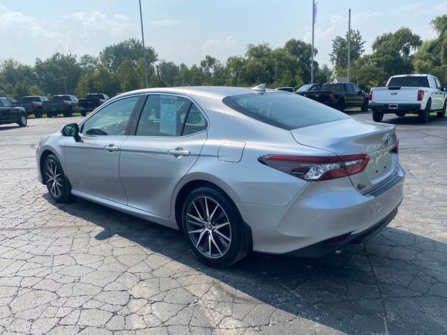 2022 Toyota Camry Hybrid XLE photo 3