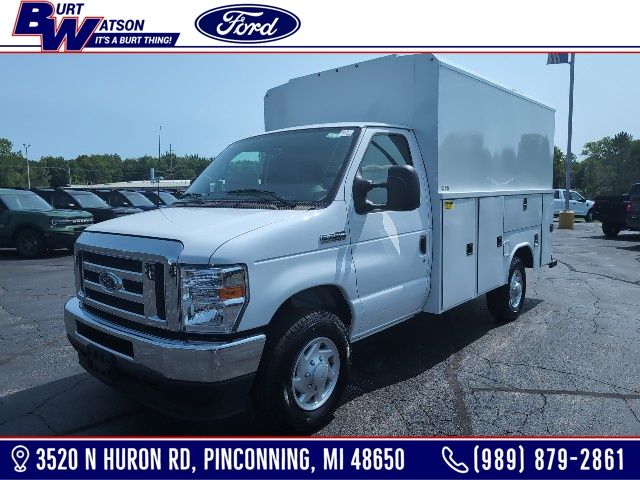 2025 Ford E-Series Cutaway Base's photo