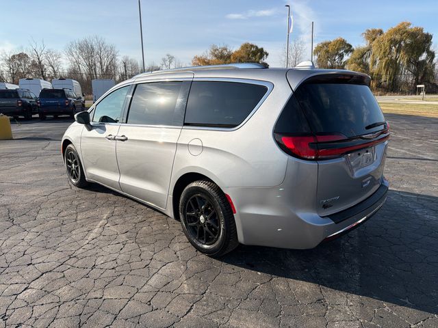 2021 Chrysler Pacifica Touring L photo 3