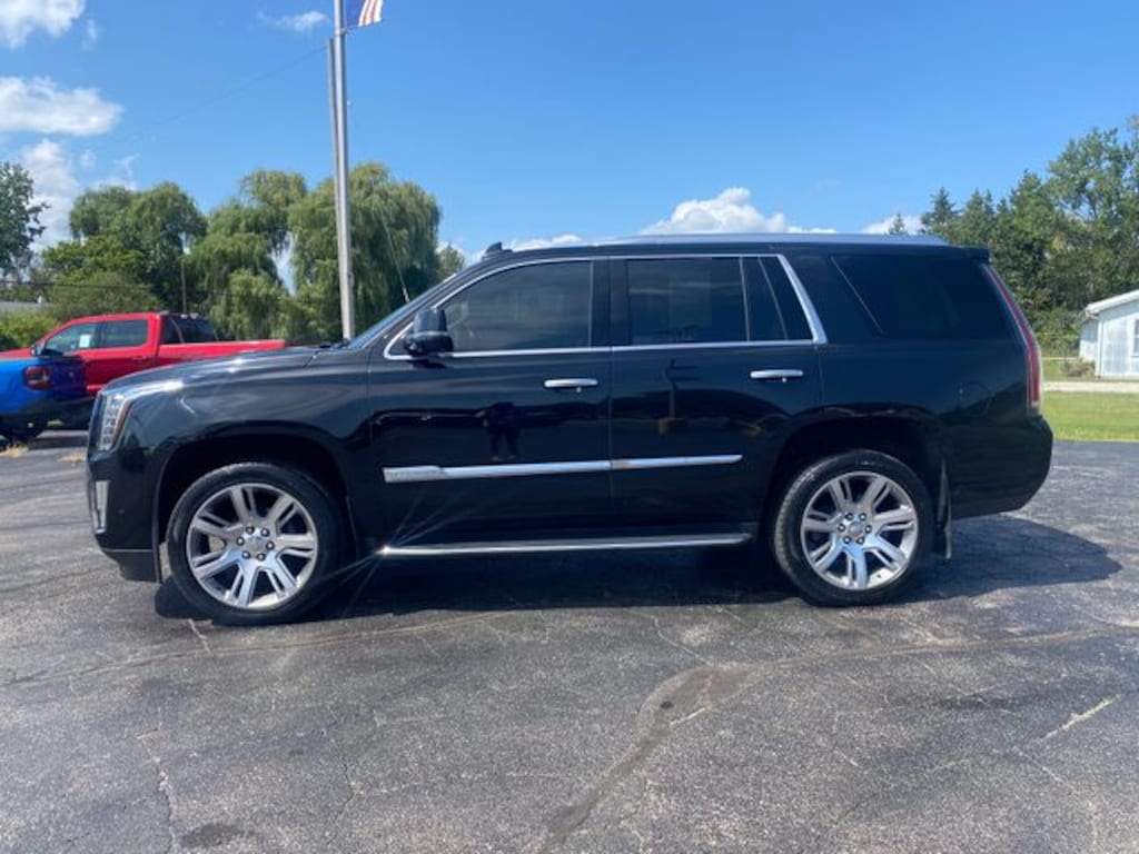Used 2017 Cadillac Escalade Luxury SUV