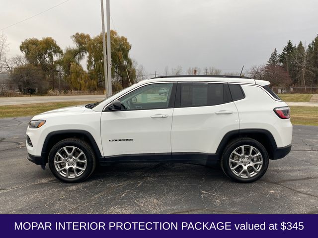 2022 Jeep Compass Latitude Lux photo 2