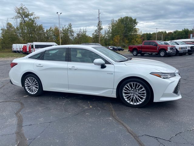 2019 Toyota Avalon Hybrid Limited photo 2