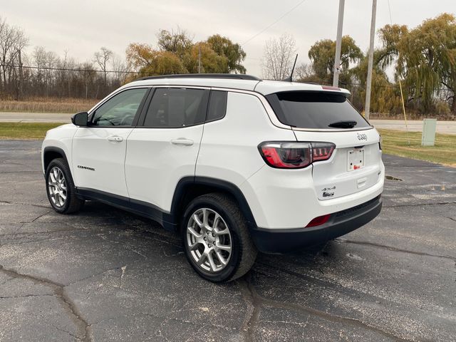 2022 Jeep Compass Latitude Lux photo 3