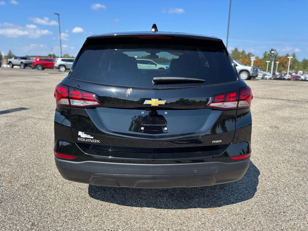 2023 Chevrolet Equinox LS photo 4