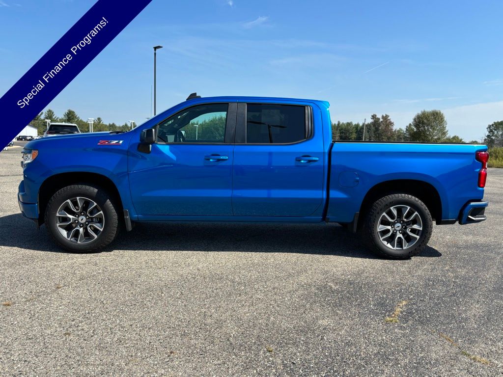 2022 Chevrolet Silverado 1500 RST photo 2