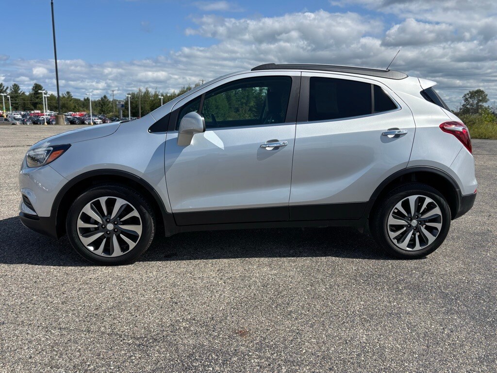 2022 Toyota RAV4 LE photo 2