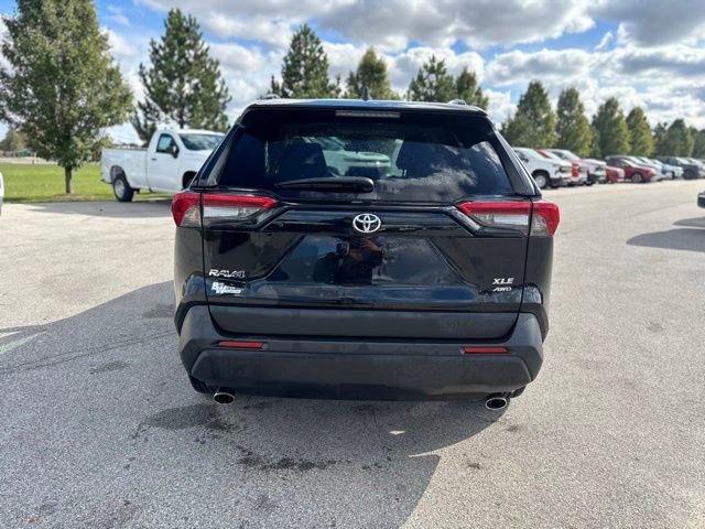 2022 Toyota RAV4 XLE photo 3
