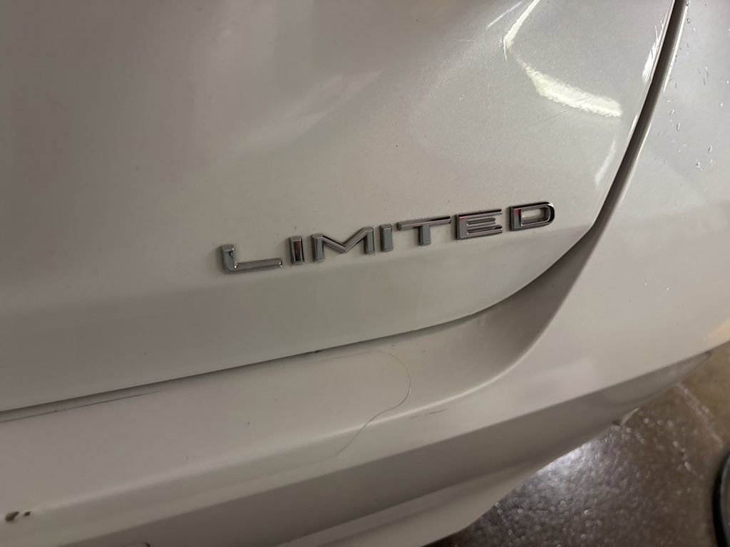 2019 Toyota Avalon XLE photo 2