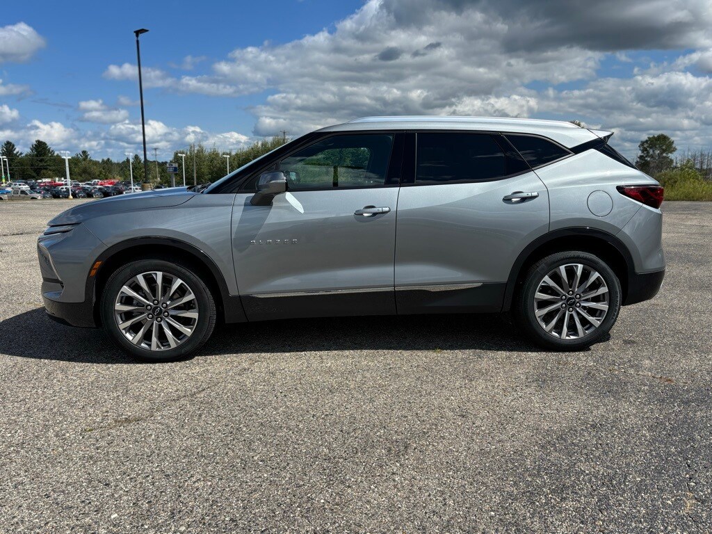 2023 Chevrolet Blazer Premier photo 2