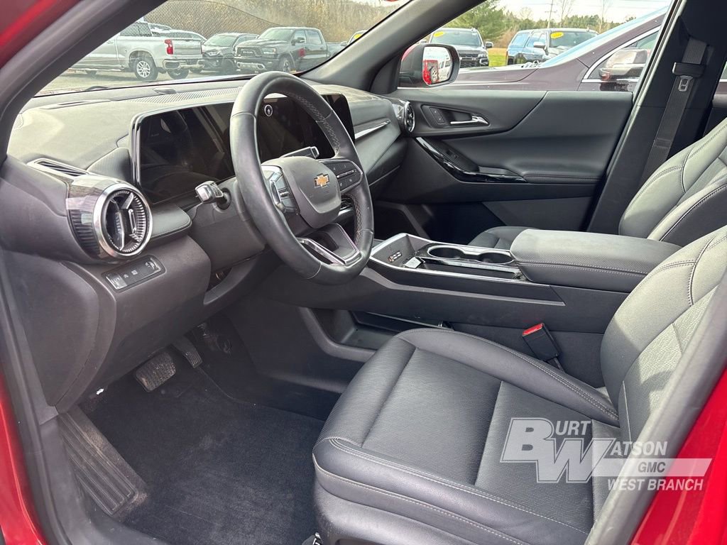 2025 Chevrolet Equinox LT photo 2