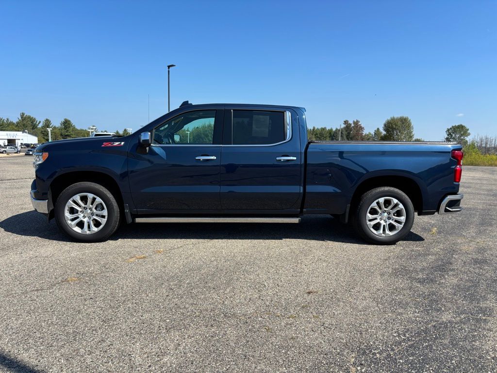 2022 Chevrolet Silverado 1500 LTZ photo 2