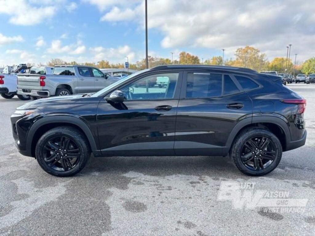 Used 2025 Chevrolet Trax Activ SUV