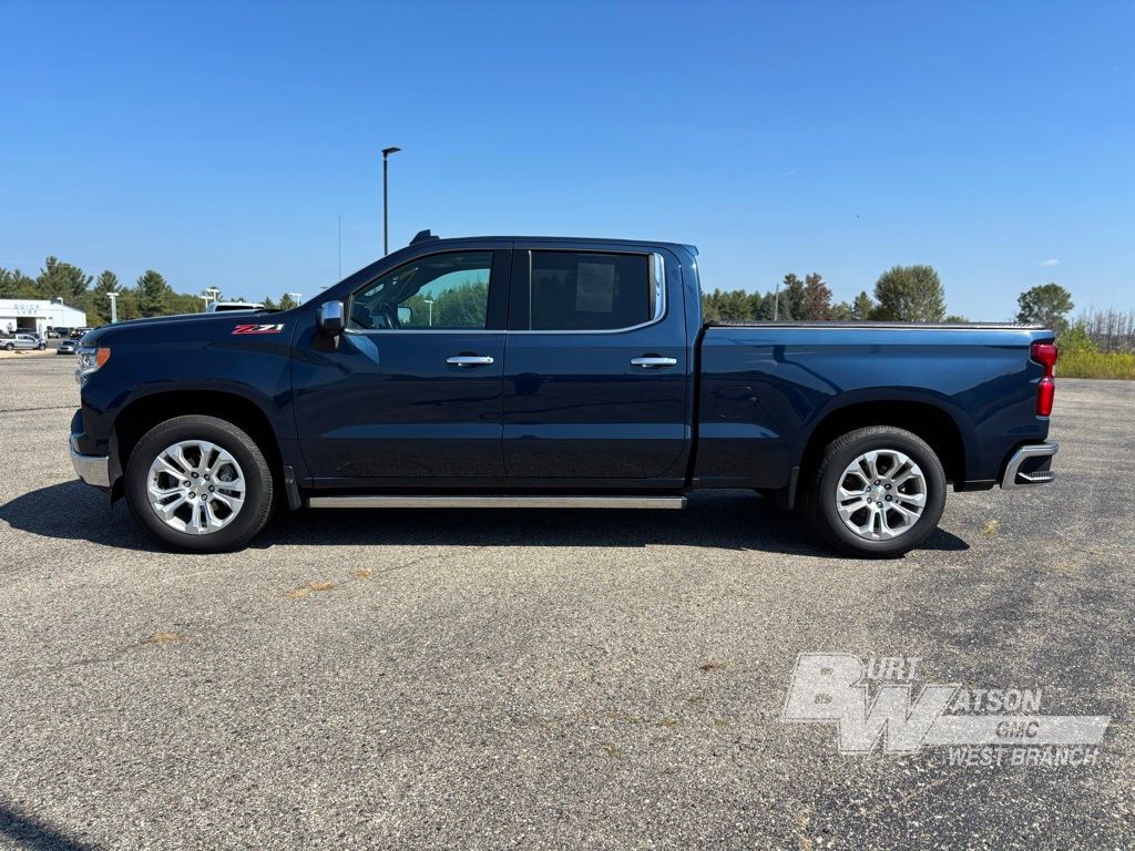 2022 Chevrolet Silverado 1500 LTZ photo 2