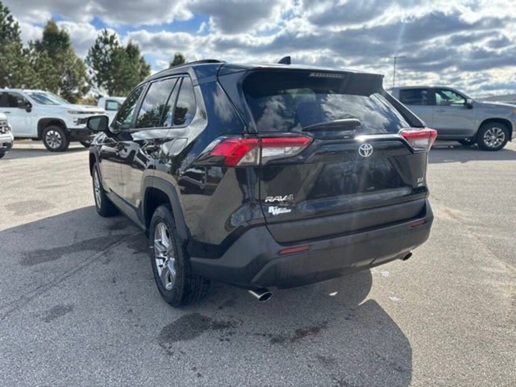 Used 2022 Toyota RAV4 XLE SUV
