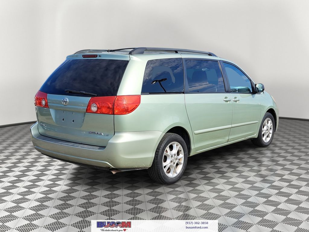 2008 Toyota Sienna LE photo 4