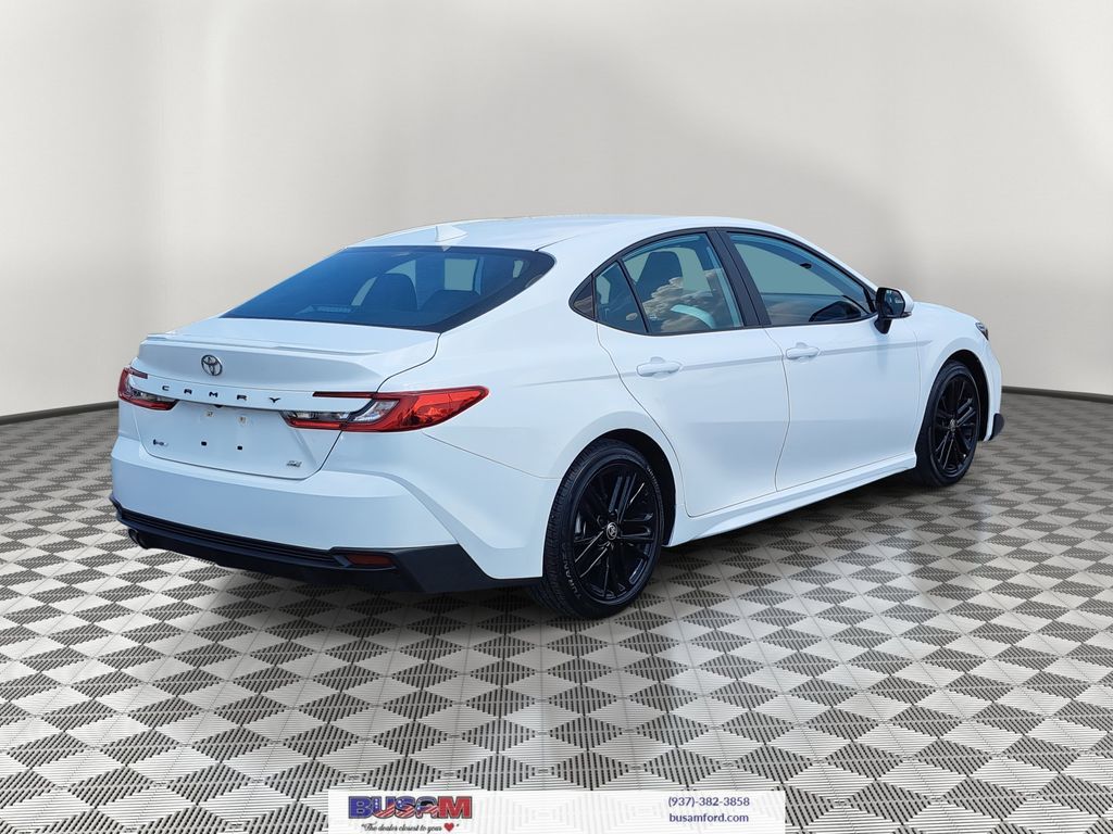 2025 Toyota Camry SE photo 4