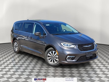 2022 Chrysler Pacifica Hybrid Touring L Van Passenger Van
