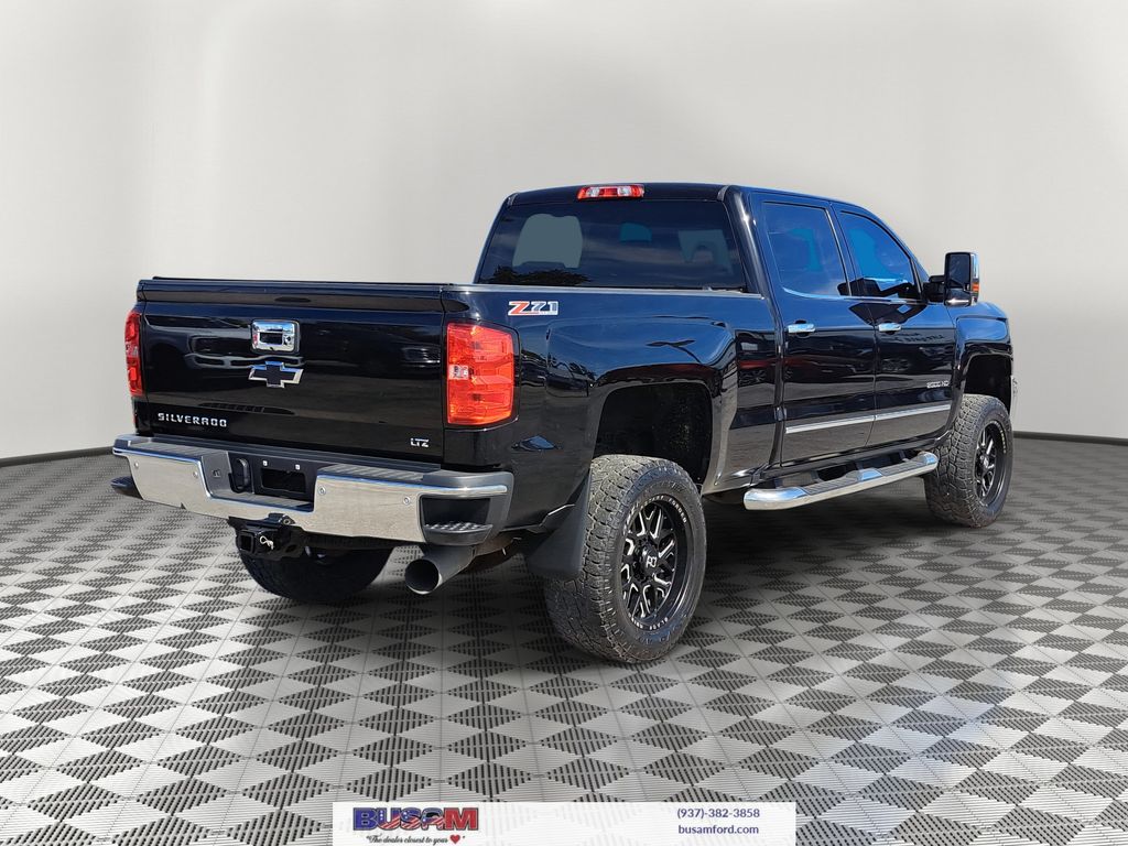 2017 Chevrolet Silverado 2500HD LTZ photo 4