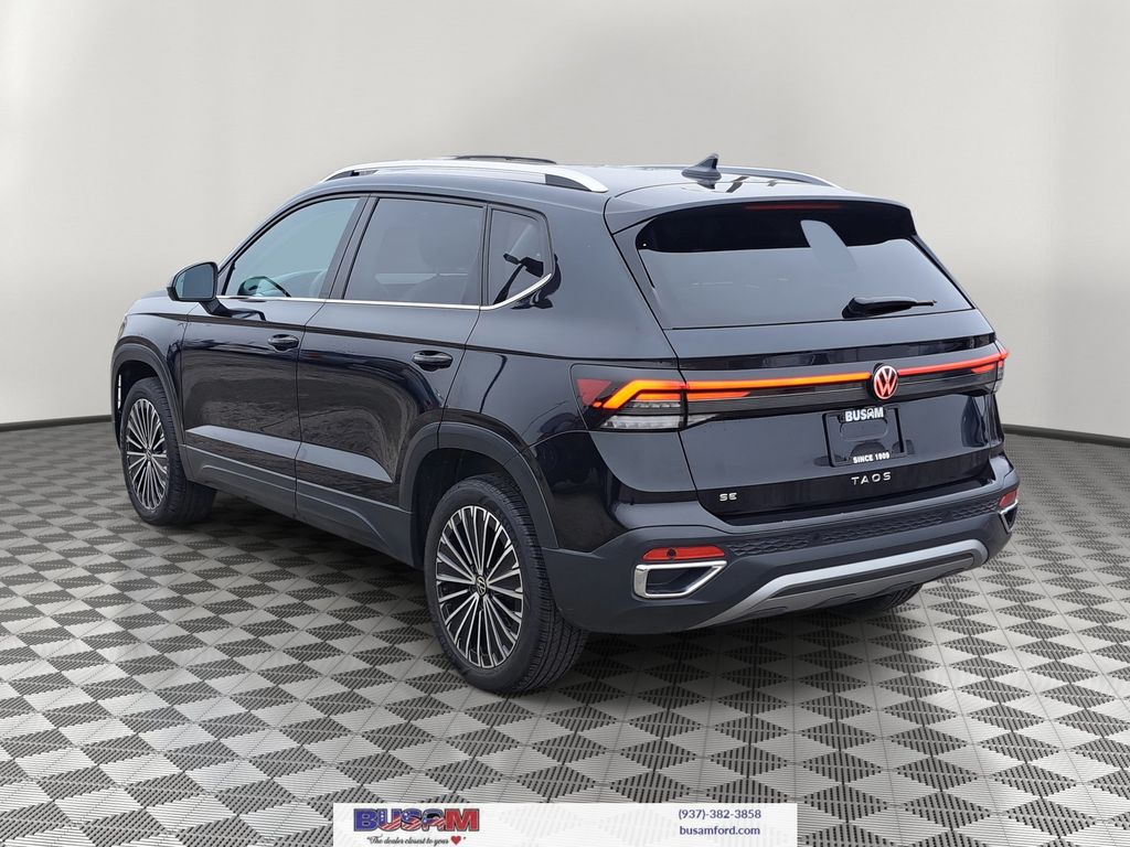 2025 Volkswagen Taos SE photo 2