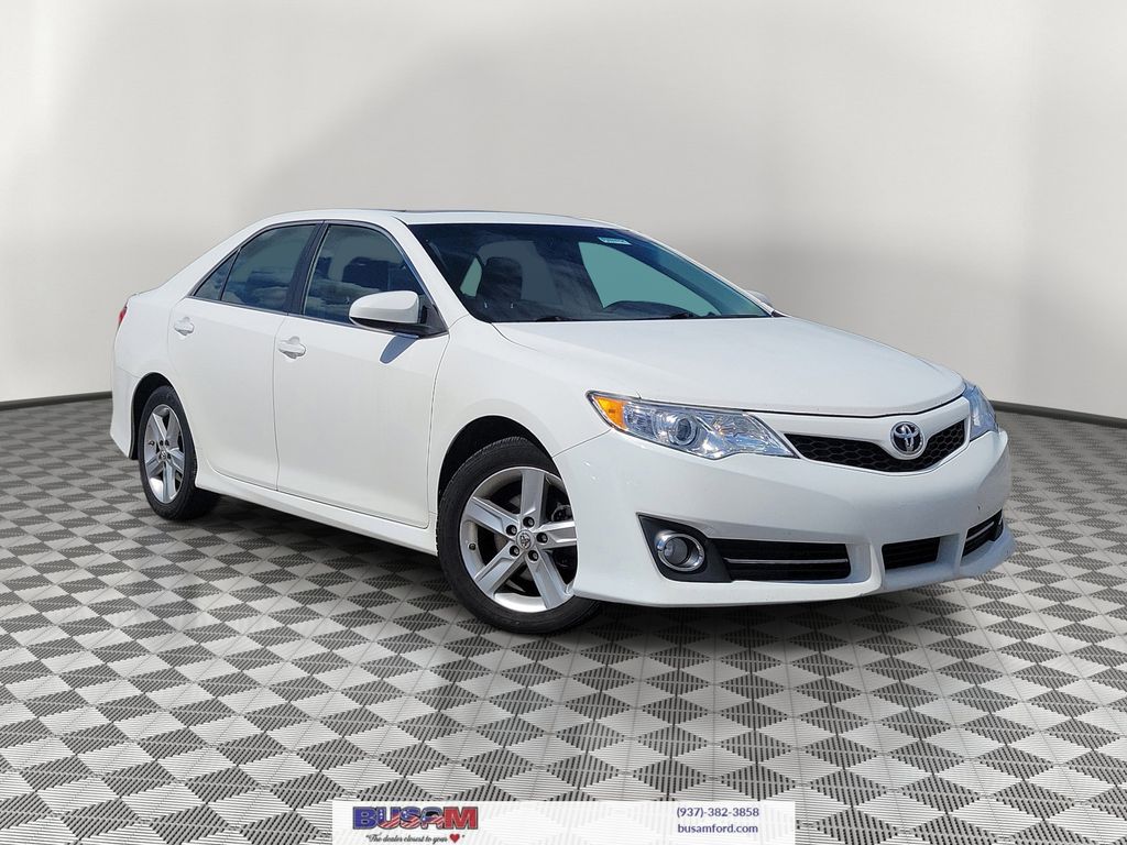 2014 Toyota Camry 2.5 Auto SE's photo
