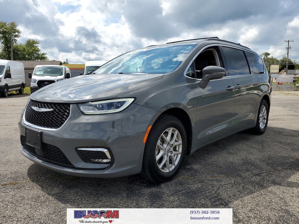 Used 2022 Chrysler Pacifica Touring L with VIN 2C4RC1BG8NR115909 for sale in Wilmington, OH