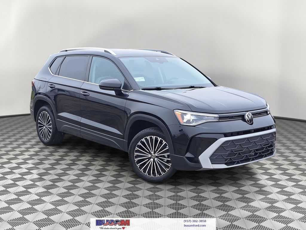 2025 Volkswagen Taos SE's photo