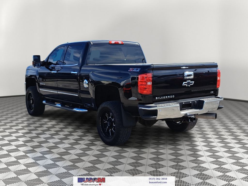 2017 Chevrolet Silverado 2500HD LTZ photo 3