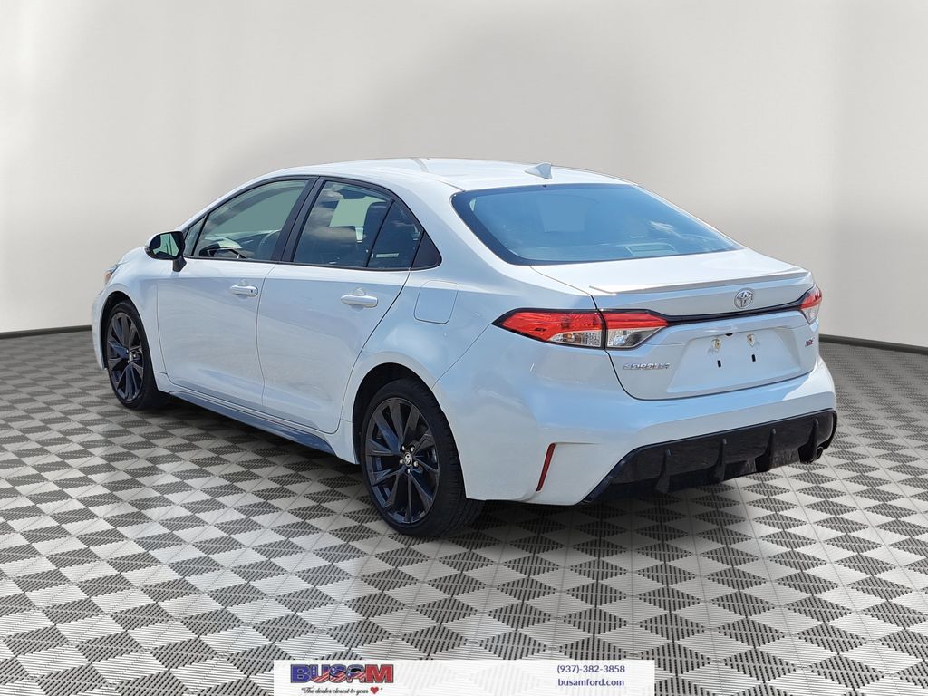 2023 Toyota Corolla SE photo 3