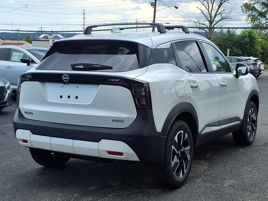 2025 Nissan Kicks SV photo 2
