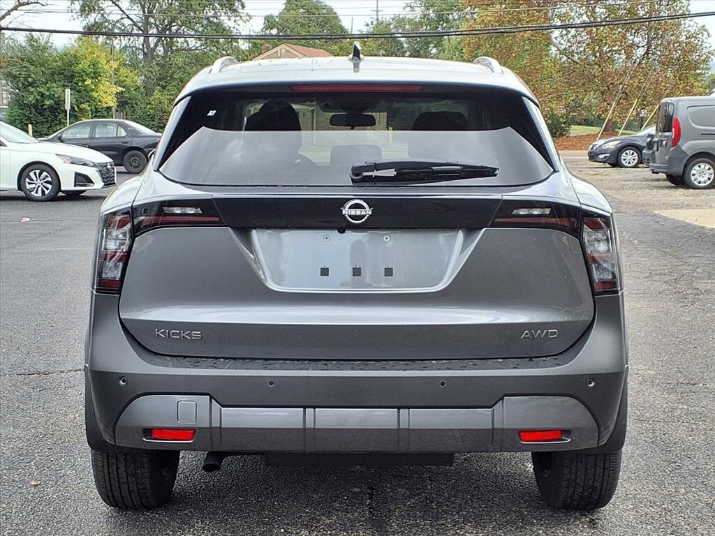 2026 Nissan Kicks SV photo 4
