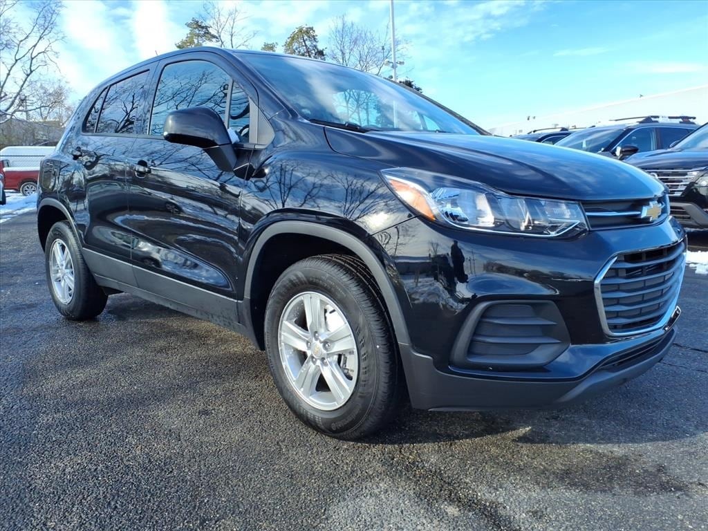 2022 Chevrolet Trax LS's photo