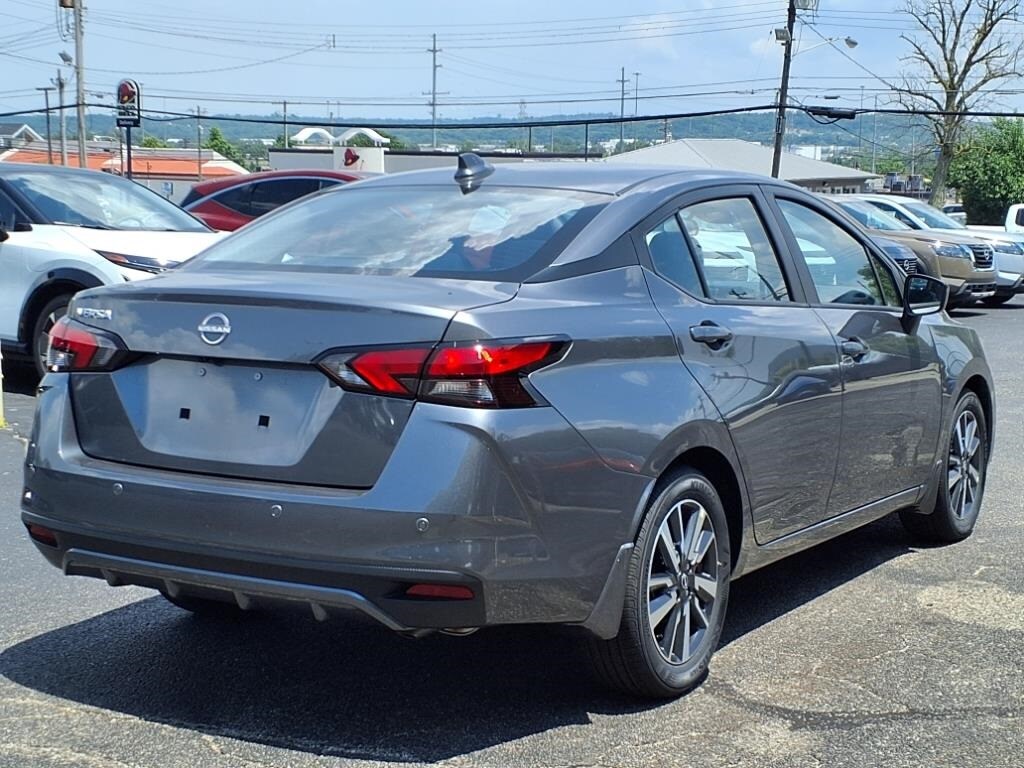 2025 Nissan Versa 1.6 SV photo 3