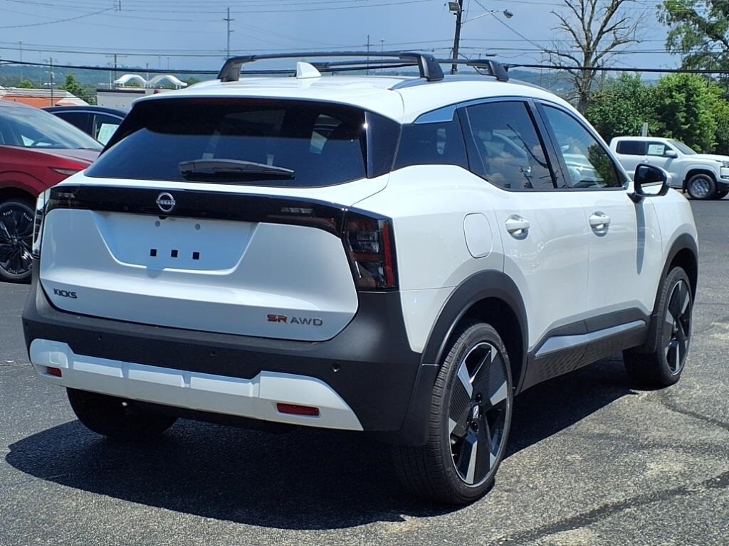 2025 Nissan Kicks SR photo 3