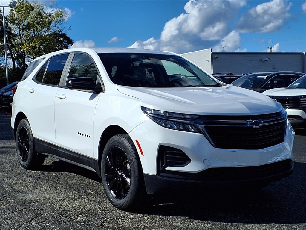 2023 Chevrolet Equinox LS's photo